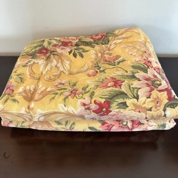New Croscill Home Two( 2) Floral Pillow Shams Standard Size 27 x 21